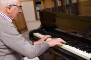 Au piano au Bocage saint-Louis Saumur, Résidence Services Seniors